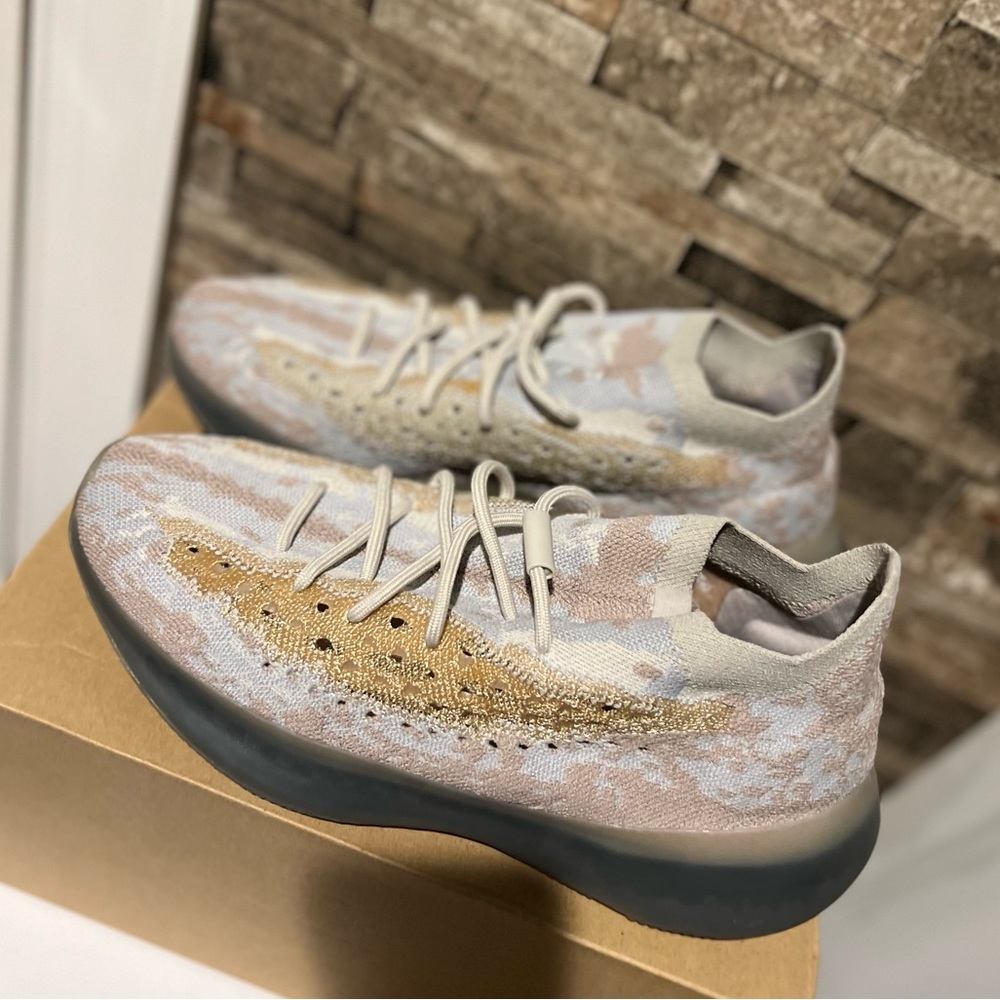 Yeezy - Picture 6 of 7